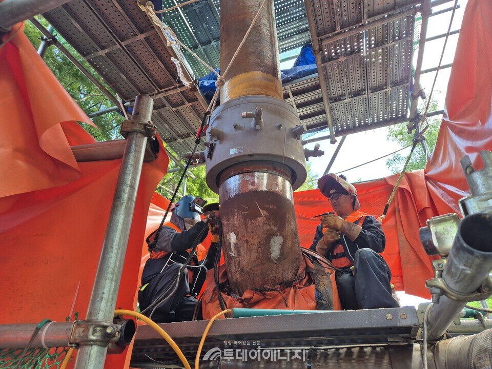 스마트 안전조끼 착용 작업현장. /한국산업단지공단