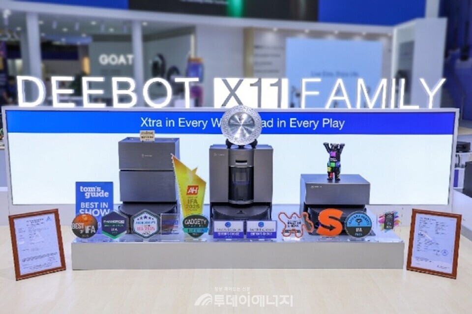 'IFA 2025'에서 로봇청소기 신제품 디봇 X11(DEEBOT X11)./ 에코백스 제공. 