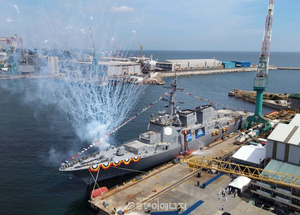 HD현대중공업이 건조해 9월17일 진수한 8,200톤급 최첨단 이지스구축함(KDX-III Batch-II) 2번함인 ‘다산정약용함’의 모습. /HD현대 제공