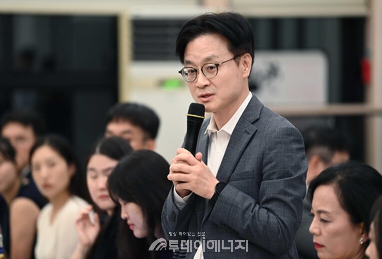 김정관 산업통상자원부 장관이 지난 16일 세종시에서 열린 기자간담회에서 발언하고 있다. /산업통상자원부