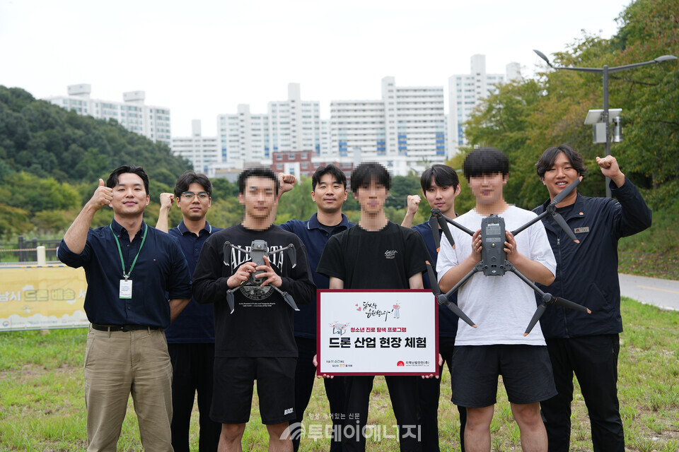 지역난방안전은 지난 12일 성남시청소년자립지원관 소속 청소년 3명을 본사에 초청, 청소년 진로 탐색 프로그램을 진행했다고 17일 밝혔다.