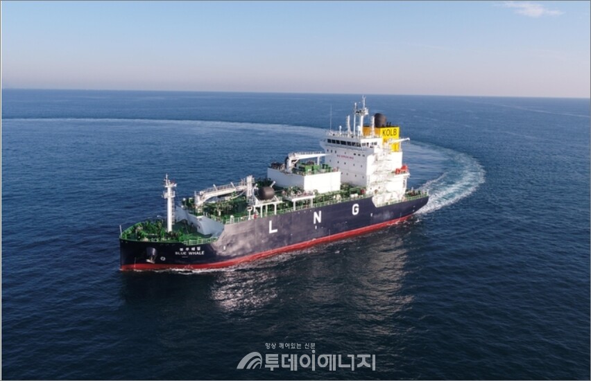 국내 최초 LNG 벙커링 전용선 '블루 웨일(Blue Whale)'호 
