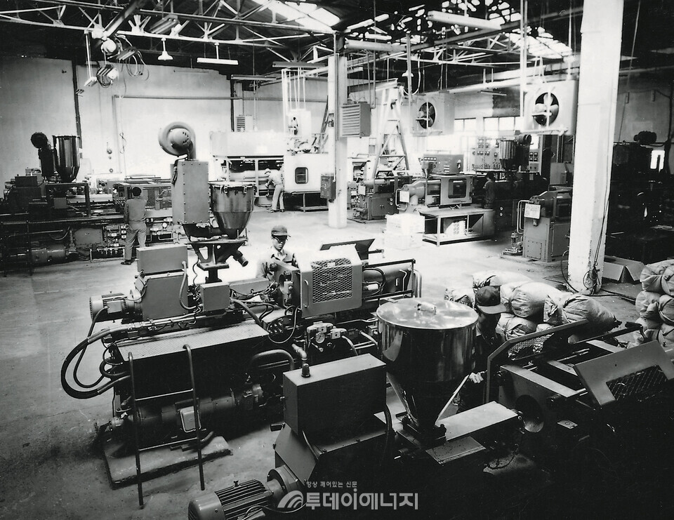 과거 대한전선 공장 내부 모습 / 대한전선 제공