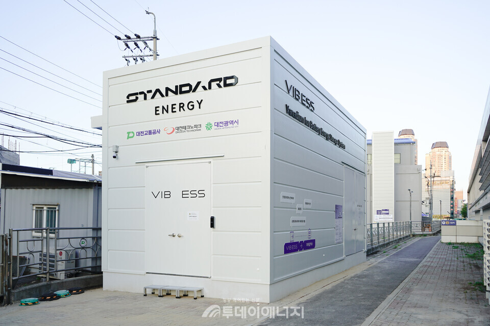 스탠다드에너지가 대전 구암역에 설치한 바나듐 이온 배터리 ESS / 스탠다드에너지 제공