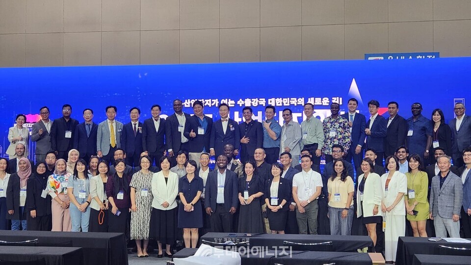 한국산업단지공단이 주최한 ‘제1회 대한민국 산업단지 수출박람회(KICEF 2025)’가 지난 12일부터 3일간의 일정을 마무리하며 성황리에 막을 내렸다고 밝혔다. /한국산업단지공단