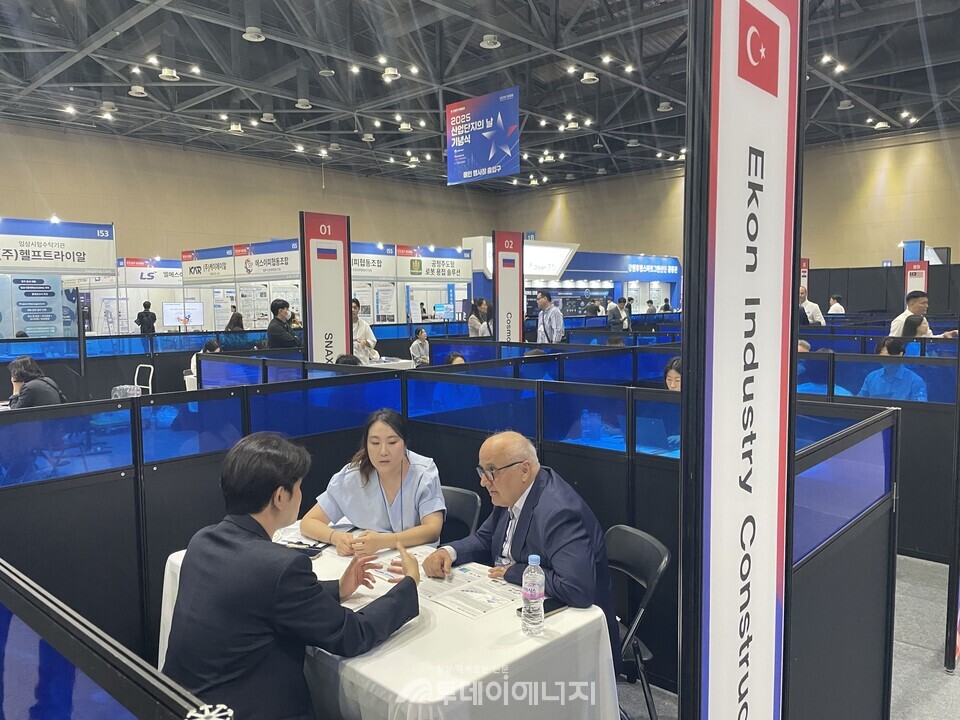 한국산업단지공단이 주최한 ‘제1회 대한민국 산업단지 수출박람회(KICEF 2025)’가 지난 12일부터 3일간의 일정을 마무리하며 성황리에 막을 내렸다고 밝혔다. /한국산업단지공단