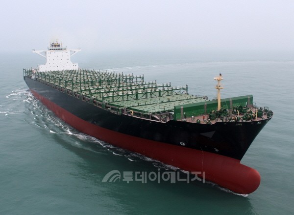 현대삼호중공업이 건조한 9,000TEU급 컨테이너선 ‘UASC 움카스르(Umm Qasr)’호 시운전 장면.