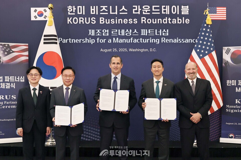 HD현대가 8월25일(현지시각) 미국 워싱턴 DC에 위치한 윌라드 인터콘티넨탈 호텔에서 한미 조선산업 공동 투자 프로그램 조성을 위한 양해각서(MOU)를 체결했다. /HD현대 제공