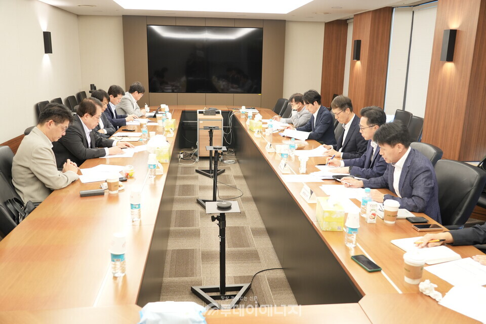 자동차 업계 관계자들이 수송 부문 NDC관련 긴급 간담회를 개최하고 있다. / 자동차모빌리티산업연합회(KAIA) 제공
