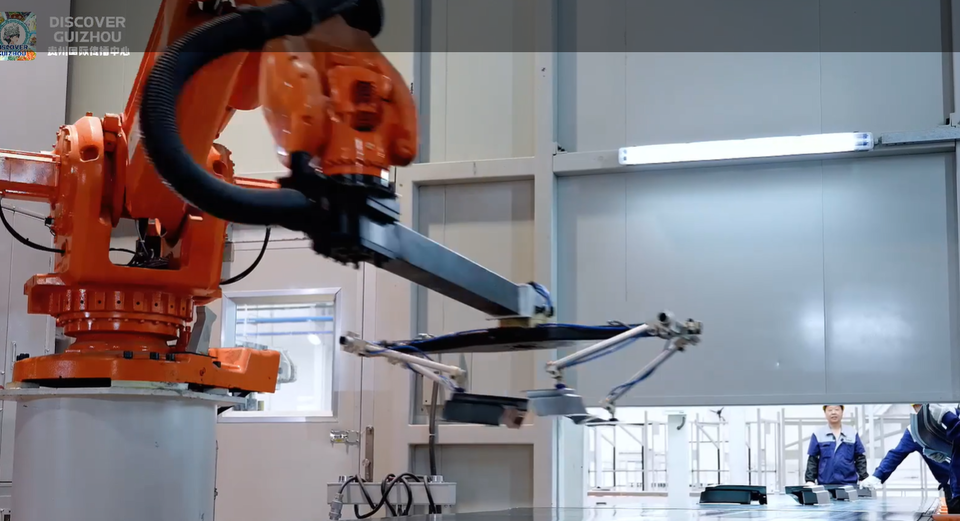 구이저우 전기 트럭 생산 공정 중 로봇팔 공정 모습. /출처 구이저우
