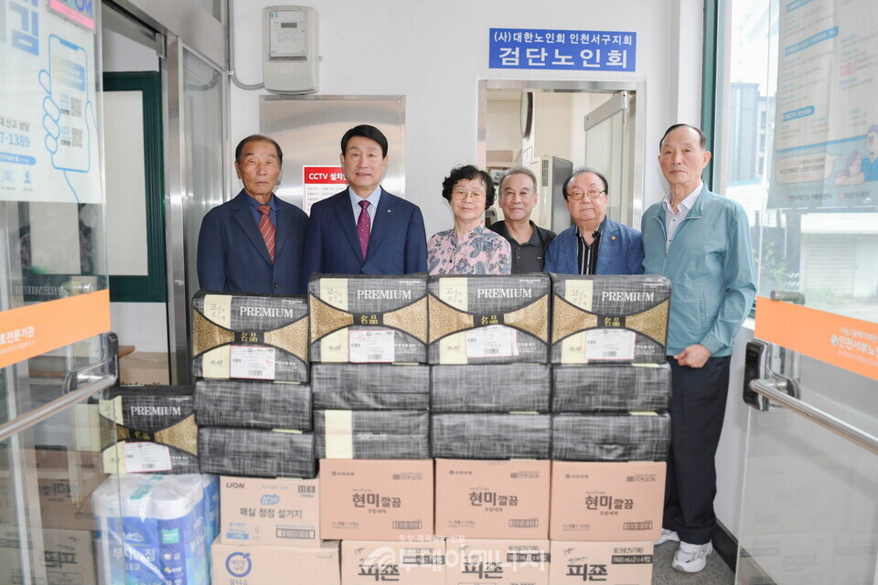 수도권매립지관리공사는 추석 명절을 맞아 지역사회와 고객을 위한 따뜻한 나눔 행사를 연이어 실시, 공공기관의 사회적 책임과 상생의 가치를 실천하고 있다고 30일 밝혔다. /수도권매립지관리공사