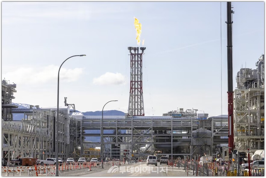 키티맷에 위치한 대규모 LNG 캐나다 수출 터미널.