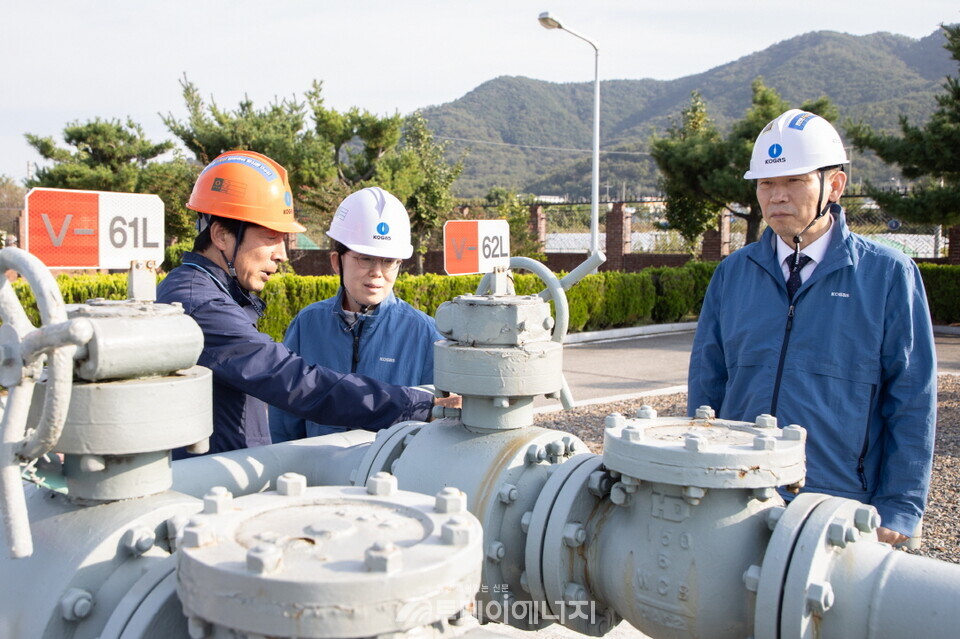  최연혜 가스공사 사장이 10월1일  대구경북지역본부 산하 동김천·북삼공급관리소를 찾아 추석 연휴 대비 '현장 안전'을 점검했다. /가스공사 제공  