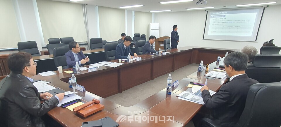 '2025년도 안전관리 우수 판매사업체 인증위원회'가 진행되고 있다./신영균 기자